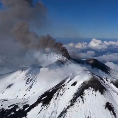 Vulcão mais alto da Europa volta a entrar em erupção, com imagens