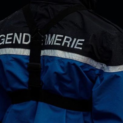 Atropelou dois agentes da polícia em França, fugiu e entregou-se dias depois