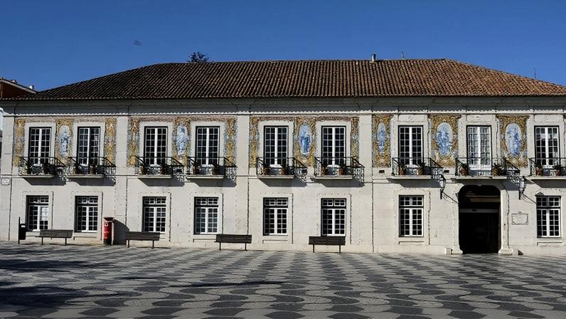 Câmara de Cascais aprova orçamento de 482,9 M€ para 2026 com abstenção do PS e Chega