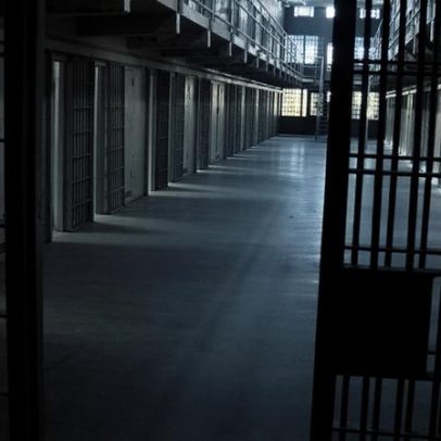 Recluso detido com droga ao regressar de saída precária