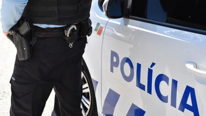 Homem detido por agredir e injuriar mulher em Coimbra