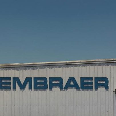 Governo e Embraer assinam carta de intenção para fábrica de Super Tucano em Beja
