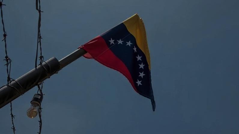 Jornalista detida na Venezuela por divulgar buraco numa avenida