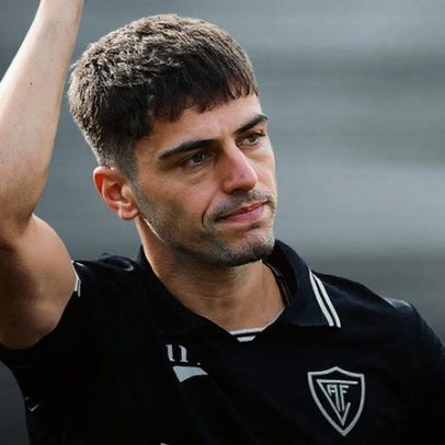 Académico de Viseu renova contrato com mais jovem do plantel