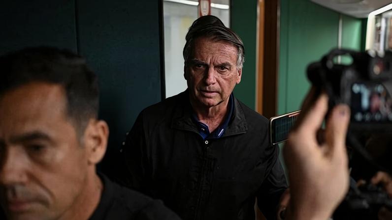 Bolsonaro impedido de dar entrevistas transmitidas nas redes socias