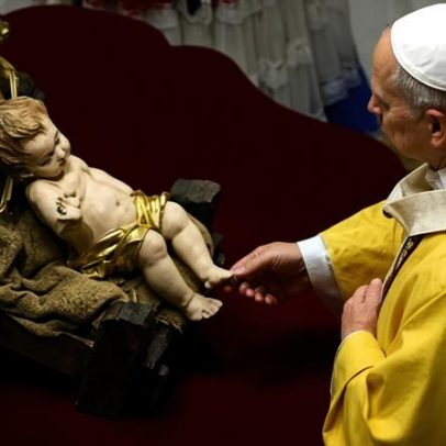 Papa lamenta economia que induz a tratar os homens como mercadoria