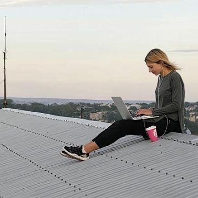 Emprego: Tecnologia ajusta-se; Construção e Imobiliário lideram