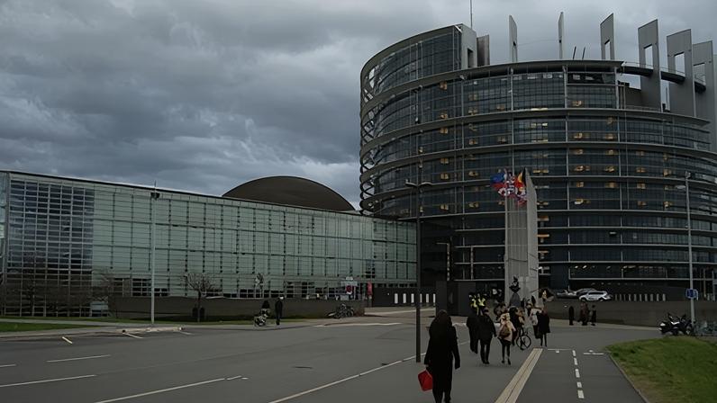 A PJ deteve o suspeito através da Unidade Nacional de Combate ao Cibercrime e à Criminalidade Tecnológica (UNC3T), em cooperação com o Departamento de Investigação e Ação Penal ( DIAP) de Lisboa