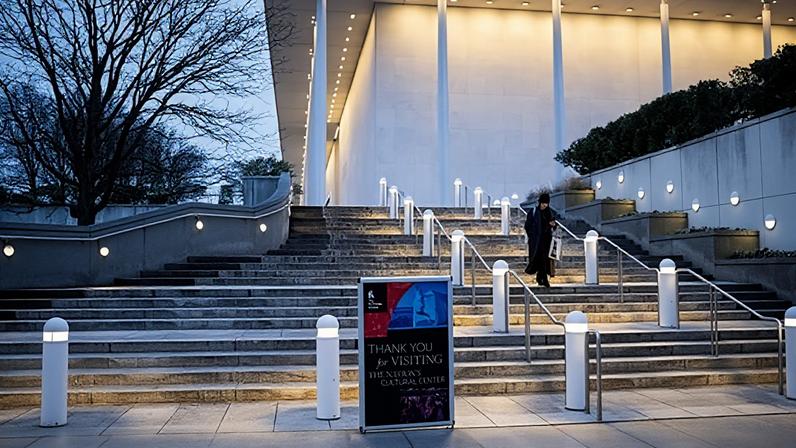 Comércio paga salários elevados, apesar da quebra no negócio