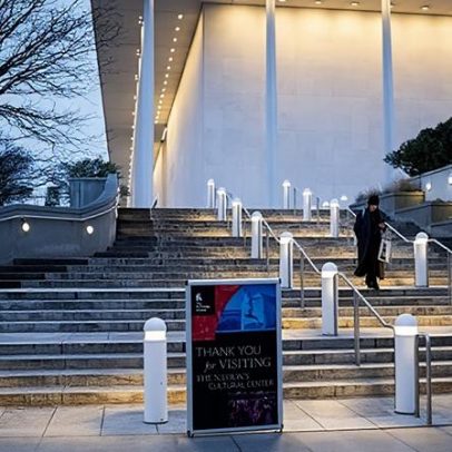 Principal centro cultural de Washington recebe o nome de Trump
