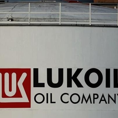 Forças de Kyiv atacam navio e plataforma da Lukoil
