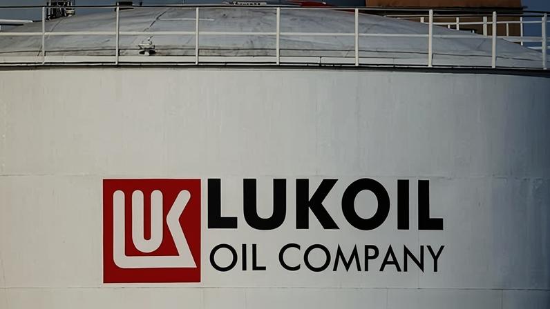 Forças de Kyiv atacam navio e plataforma da empresa russa Lukoil