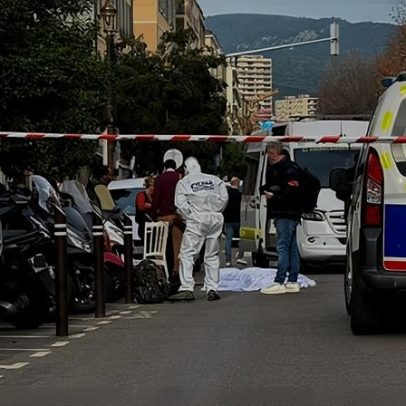 Voo atrasa 12 horas após família tentar transportar mulher morta de Málaga