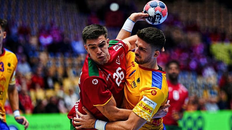 Kiko Costa em ação durante o jogo com a Roménia de estreia no Europeu. IMAGO