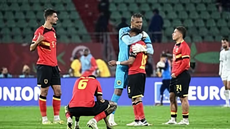 A seleção de Angola precisava da derrota da Tanzânia e da derrota ou do empate do Uganda para garantir a passagem aos oitavos de final
