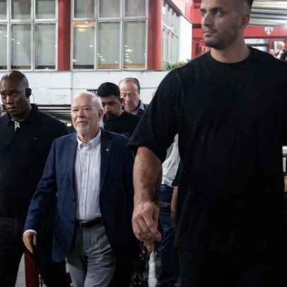 Presidente do São Paulo demite-se após acusações de desvio de fundos