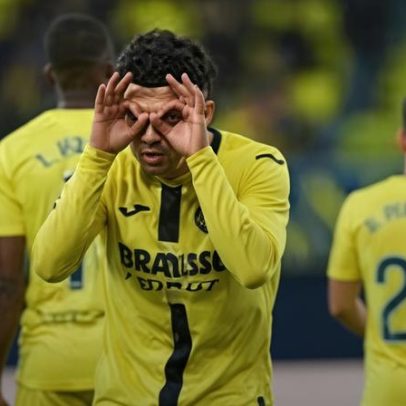 Mikautadze finaliza após passe de Moleiro, golo do Villarreal