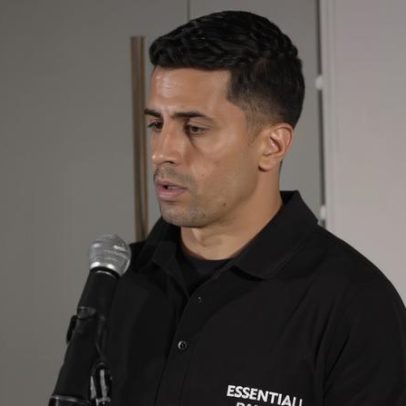 João Cancelo regressa a Barcelona em boa forma