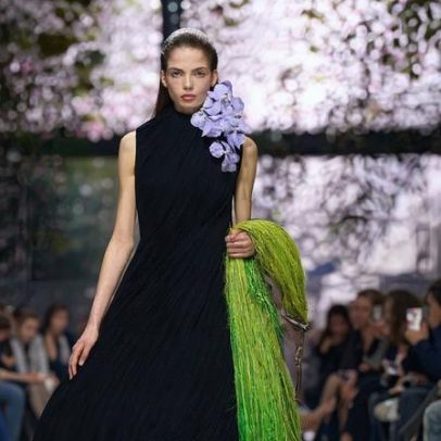 Alta-costura: Galliano regressa à Dior, Sistina de Schiaparelli e Chanel