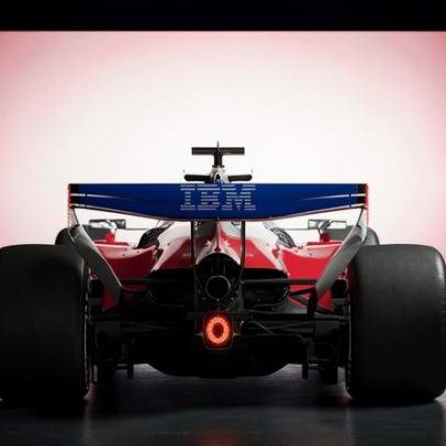 Ferrari revela o SF-26 para 2026 já em pista com vídeo e fotos