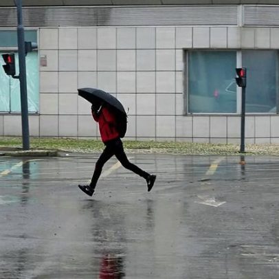 Portugal enfrenta depressão Ingrid com alerta laranja para mar agitado e neve