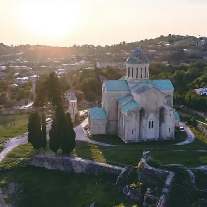 Geórgia: Kutaisi, destino emergente para vinhos naturais, trilhos e história