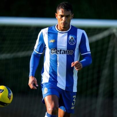 FC Porto: Thiago Silva formou dupla frente ao Farense