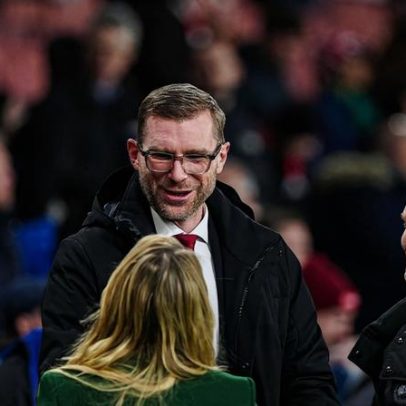 Mertesacker deixa de ser responsável pela academia do Arsenal