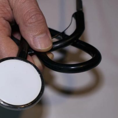 SNS pode contratar até 1.111 médicos aposentados até 2026