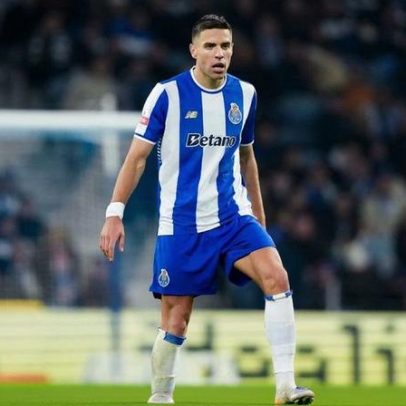 Bednarek é o melhor defesa da Liga pelo quarto mês consecutivo