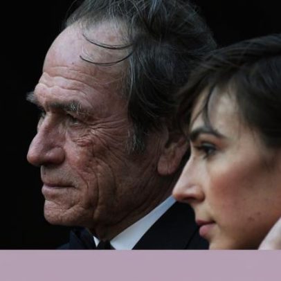 Filha de Tommy Lee Jones encontrada morta em hotel aos 34 anos
