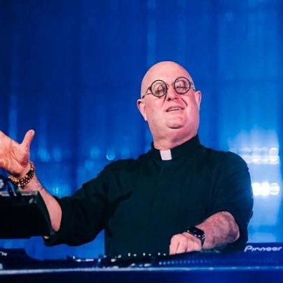 Padre DJ Guilherme agita Beirute e divide opiniões no Líbano