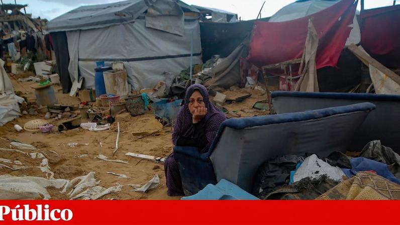 Tendas destruídas após ataque israelita à Cidade de Gaza, a 9 de Janeiro