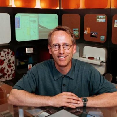 Morre Scott Adams, criador de Dilbert, conhecido pela sátira aos maus chefes