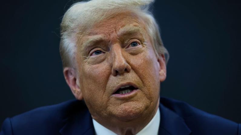 A suspensão, que terá início a 21 de Janeiro, não se aplica a candidatos a vistos de não imigrante