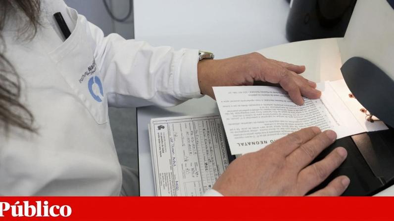 O “teste do pezinho” é feito através de análises de sangue, a partir do 3.º dia de vida e se possível até ao 6.º