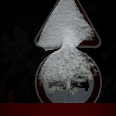 Acesso à Torre da Serra da Estrela continua cortado pela neve