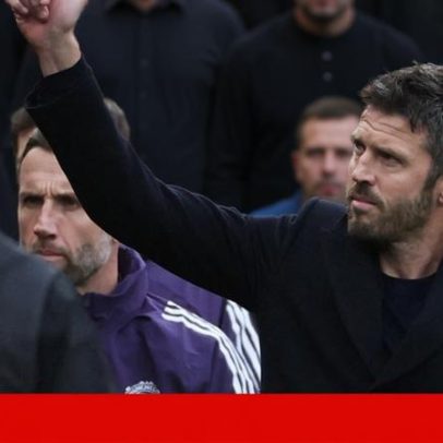 United vence City na estreia de sonho de Carrick