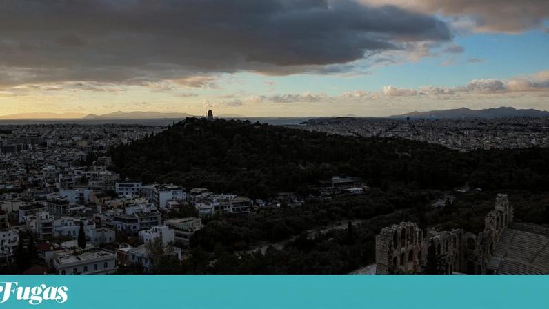 Postal de Atenas com o Teatro Herodes Ático, na encosta sul da colina da Acrópole