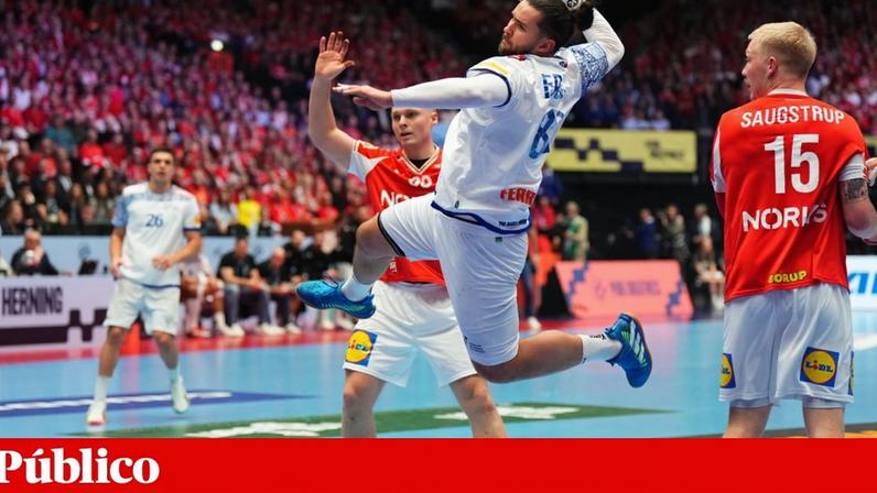 Luís Frade ao ataque em Herning, frente à Dinamarca