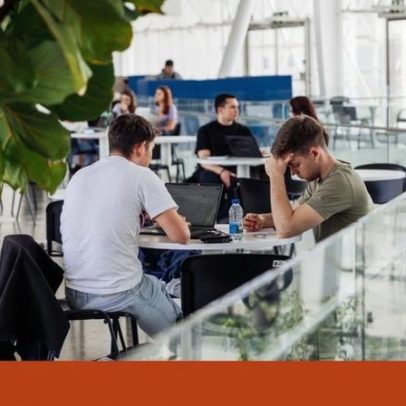 Universidade e máquina: o impacto da IA no saber e nas máscaras