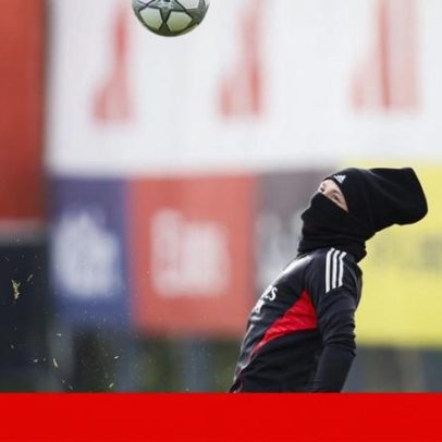 Adeptos do Benfica protestam no centro de treinos e exigem reunião com a direcção