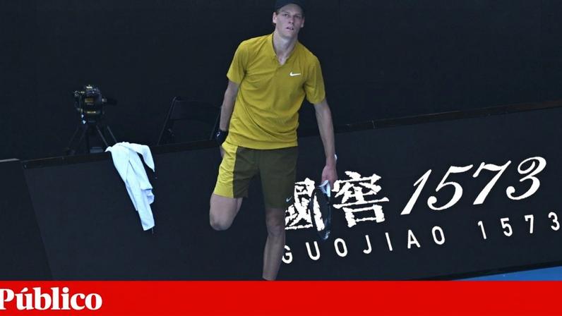Jannik Sinner teve de lidar com altas temperaturas e com cãibras ao longo do encontro com Eliot Spizzirri