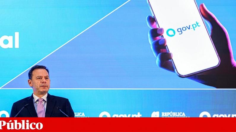 O primeiro-ministro, Luís Montenegro, discursa na cerimónia de lançamento da Carteira Digital da Empresa, no Palácio da Bolsa, no Porto
