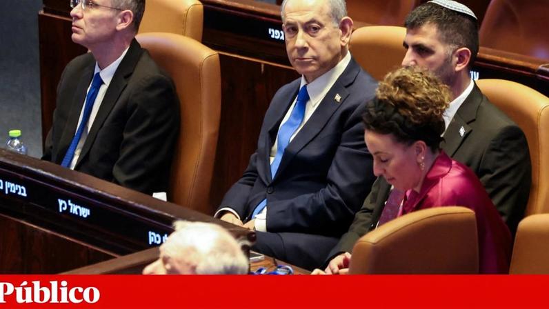 O primeiro-ministro de Israel, Benjamin Netanyahu, diz que desmilitarizar Gaza vai acontecer "da maneira fácil ou da maneira difícil"