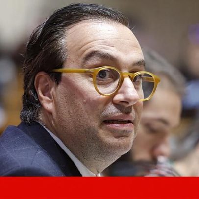 Deputado do Chega partilhou autocarro com 1143, nega ligações a neonazis