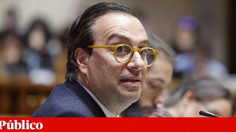 O presidente da Comissão de Orçamento, Finanças e Administração Pública, Rui Afonso, durante a votação, na especialidade, da Proposta de Lei do Orçamento do Estado para 2026