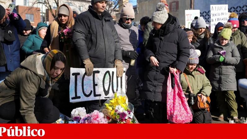 Populares prestam homenagem a Alex Pretti, manifestante morto a tiro por agentes federais no sábado em Mineápolis