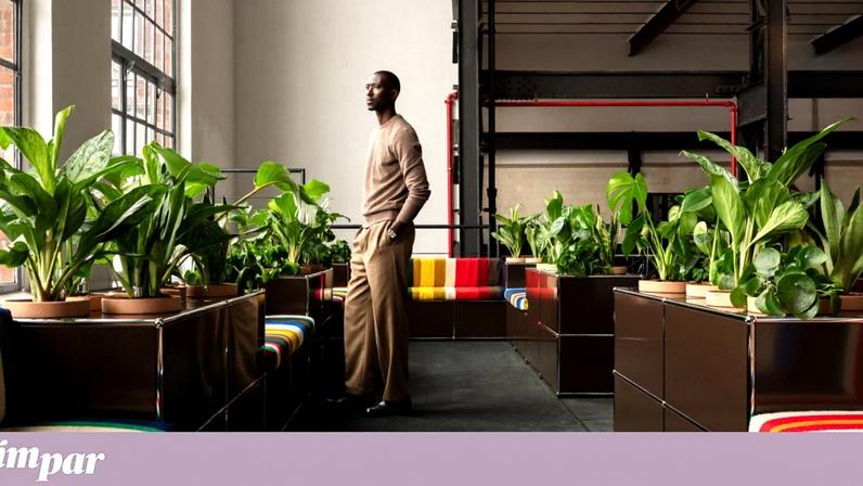 Armando Cabral, na Sala dos Geradores do MAAT Central, junto das peças que criou para a USM