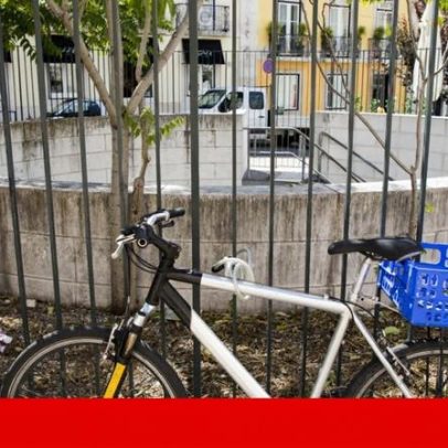 Polícia Municipal de Lisboa apreende bicicletas presas a postes